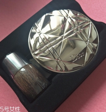 dior迪奧蜜粉哪款好用？讓妝效更持久