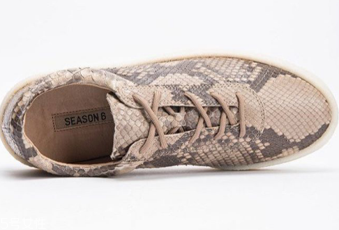 yeezy season 6蛇皮定制款多少錢(qián)？打造奢華運(yùn)動(dòng)風(fēng)