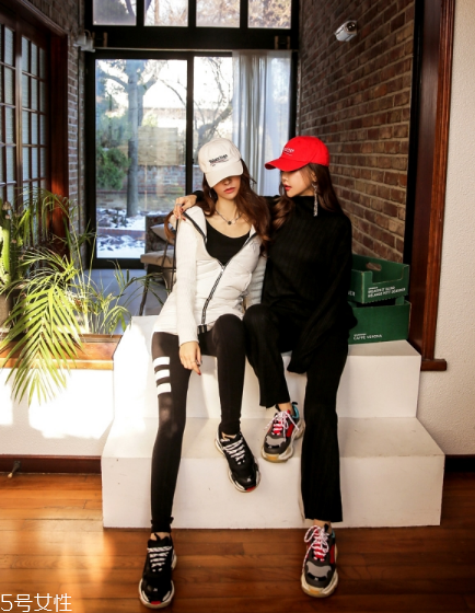 運動套裝怎么搭配？假日出游也要時髦