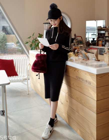 運動套裝怎么搭配？假日出游也要時髦