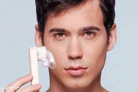 男士防曬霜和女士防曬霜的主要區(qū)別 防曬一般男女通用 男士防曬霜和女士防曬霜的主要區(qū)別 防曬一般男女通用