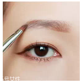 眉粉怎么畫眉毛好看？這么用眉妝超完美