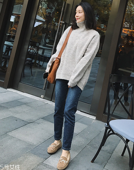 牛仔褲太長怎么挽褲腳？牛仔褲這樣卷才好看