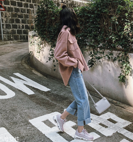 牛仔褲太寬松怎么改??？牛仔褲穿松了這樣處理