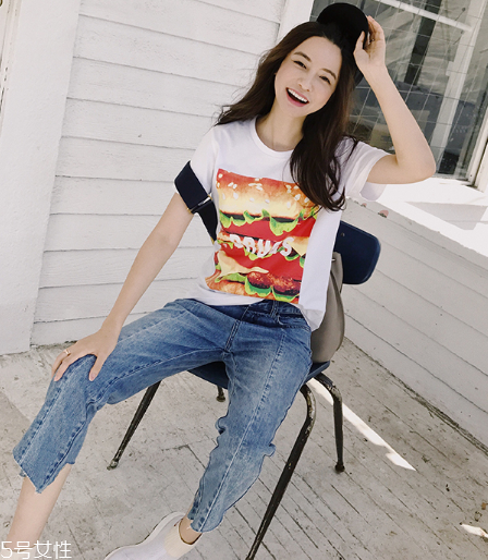 牛仔褲用熱水還是冷水洗？熱水洗會(huì)縮水嚴(yán)重