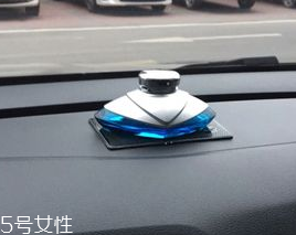 汽車香水座怎么加香水？用滴管注入原瓶