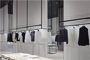 theory是幾線品牌？時髦不費力