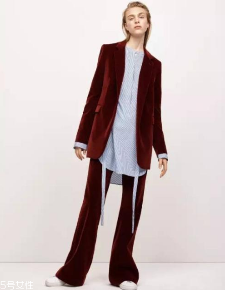 theory是幾線品牌？時髦不費力