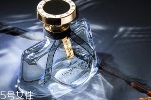 香水噴太多了怎么辦？用濕毛巾擦拭