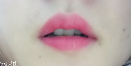 魅可珊瑚色口紅是幾號(hào)？relentlessly red桃花粉