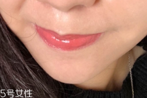 mac唇釉哪個顏色比較日常？溫柔清新珊瑚粉