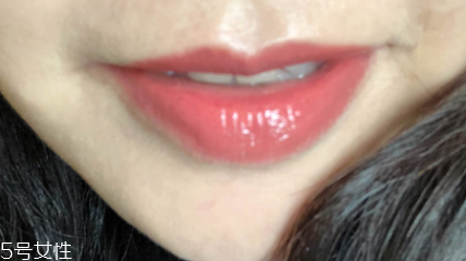 mac唇釉哪個顏色比較日常？溫柔清新珊瑚粉