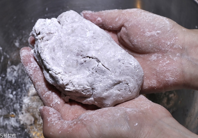 芋圓怎么做才會q彈好吃又滑嫩 芋圓怎么做才會q彈好吃又滑嫩