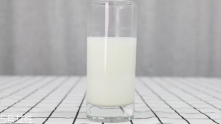 愛他美奶粉哪個版本好？白金版表現(xiàn)出色