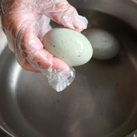 皮蛋和咸鴨蛋的區(qū)別 在家腌制好簡單 皮蛋和咸鴨蛋的區(qū)別 在家腌制好簡單