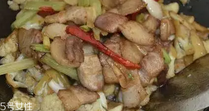 花椰菜炒肉怎么做好吃？這么做簡單又美味