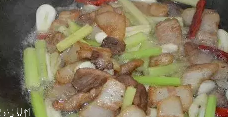 花椰菜炒肉怎么做好吃？這么做簡單又美味