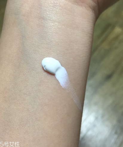 碧柔和悅詩(shī)風(fēng)吟防曬哪個(gè)好 平價(jià)水潤(rùn)防曬 碧柔和悅詩(shī)風(fēng)吟防曬哪個(gè)好 平價(jià)水潤(rùn)防曬