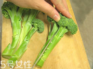花椰菜怎么切？把整莖切掉最好炒