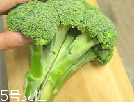 花椰菜怎么切？把整莖切掉最好炒