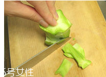 花椰菜怎么切？把整莖切掉最好炒