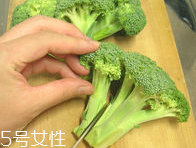 花椰菜怎么切？把整莖切掉最好炒