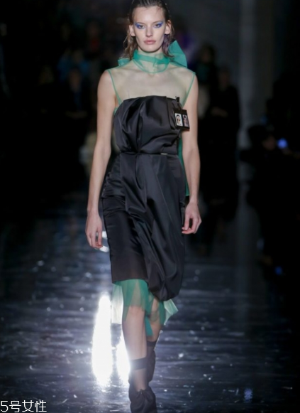 prada2018秋冬系列好看嗎_款式有哪些？