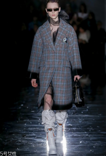 prada2018秋冬系列好看嗎_款式有哪些？