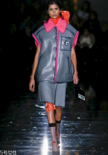 prada2018秋冬系列好看嗎_款式有哪些？