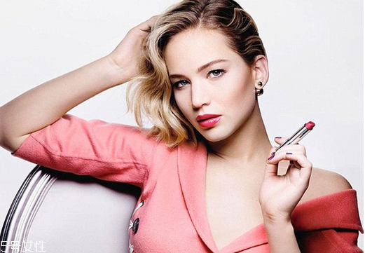 迪奧999適合媽媽用嗎 給媽媽選購口紅的辦法 迪奧999適合媽媽用嗎 給媽媽選購口紅的辦法