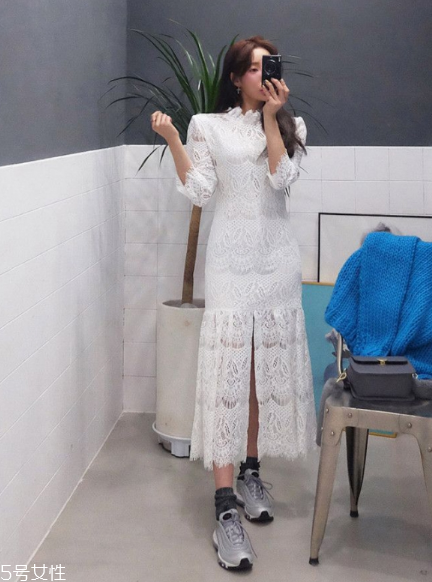 蕾絲連衣裙搭配什么鞋？開啟撩人春季