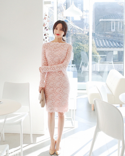 蕾絲連衣裙搭配什么鞋？開啟撩人春季