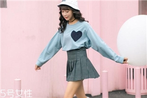 衛(wèi)衣搭配什么裙子好看？春日少女范兒盡顯