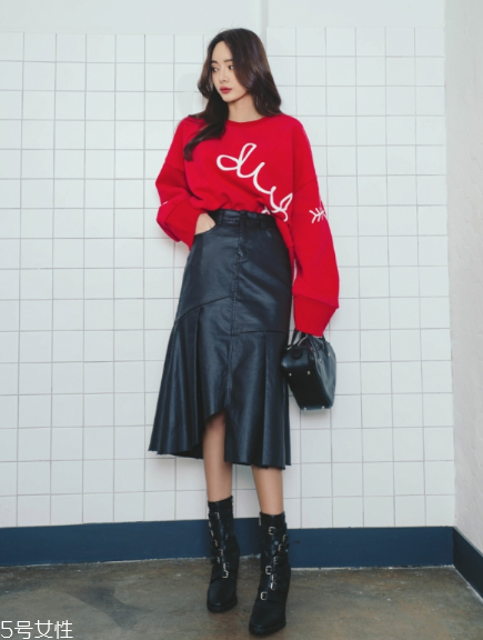 衛(wèi)衣搭配什么裙子好看？春日少女范兒盡顯