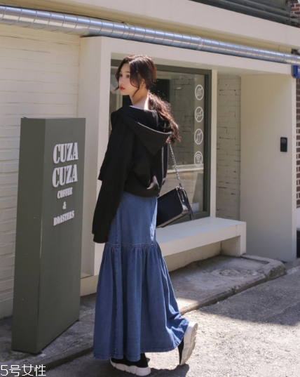 衛(wèi)衣搭配牛仔裙好看嗎？瞬間減齡變少女