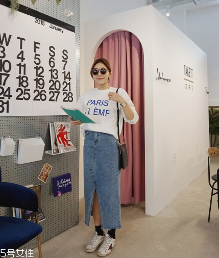衛(wèi)衣搭配牛仔裙好看嗎？瞬間減齡變少女