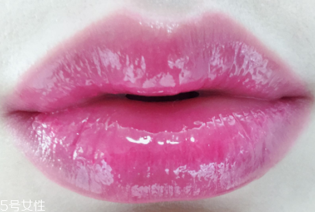 希思黎腮紅筆怎么用？這么做打造修長小臉