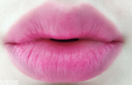希思黎腮紅筆怎么用？這么做打造修長小臉