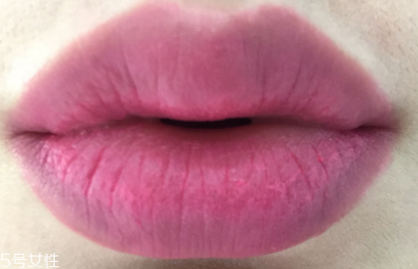 希思黎腮紅筆怎么用？這么做打造修長小臉