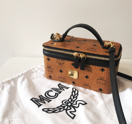 mcm是韓國(guó)還是德國(guó)的？辨識(shí)度超高的雙肩包品牌