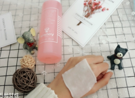 sisley希思黎花香潤膚水評測 肌膚像花朵一樣綻放 sisley希思黎花香潤膚水評測 肌膚像花朵一樣綻放
