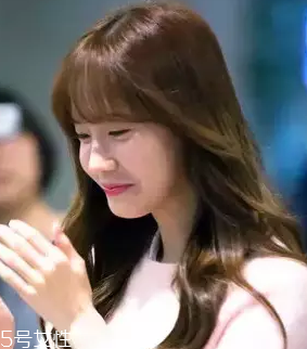 寬額頭適合什么劉海？2018額頭寬劉海圖片