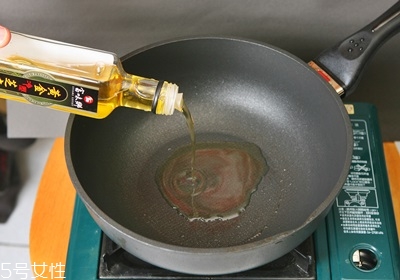 鹽什么時候放最好 鹽為什么要最后放 鹽什么時候放最好 鹽為什么要最后放