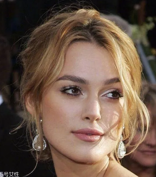 寬額頭適合什么劉海？2018額頭寬劉海圖片