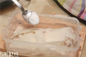 鹽什么時候放最好 鹽為什么要最后放 鹽什么時候放最好 鹽為什么要最后放