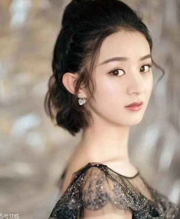 寬額頭適合什么劉海？2018額頭寬劉海圖片