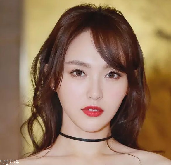 寬額頭適合什么劉海？2018額頭寬劉海圖片