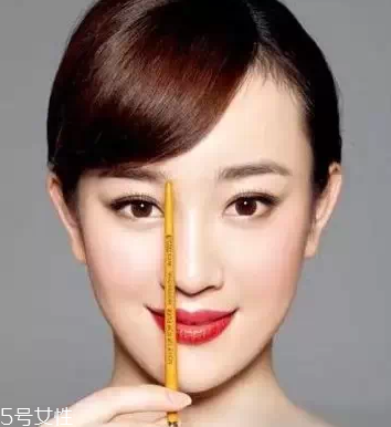 怎么化標(biāo)準(zhǔn)眉？三點(diǎn)法打造親和眉形