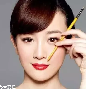 怎么化標(biāo)準(zhǔn)眉？三點(diǎn)法打造親和眉形