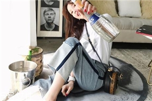 怎樣才能讓牛仔褲縮水？溫水浸泡效果好